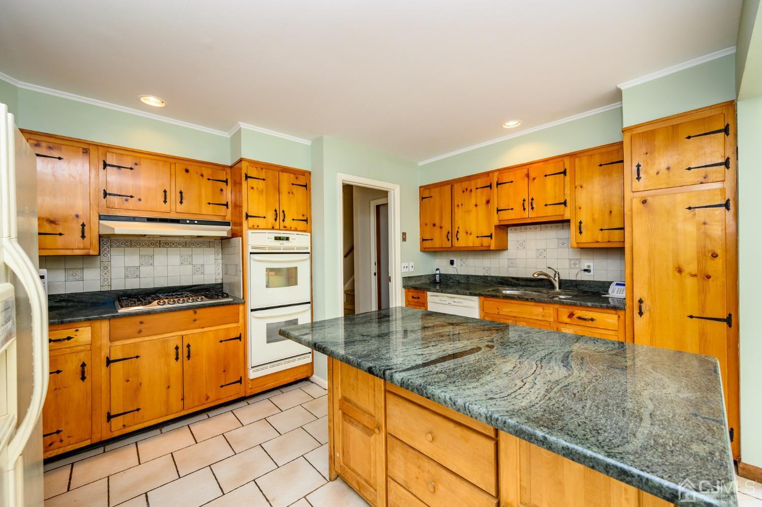 13 Windsor Road Morris Plains, NJ 07950 - Photo 13 of 56 Gallery Image 13