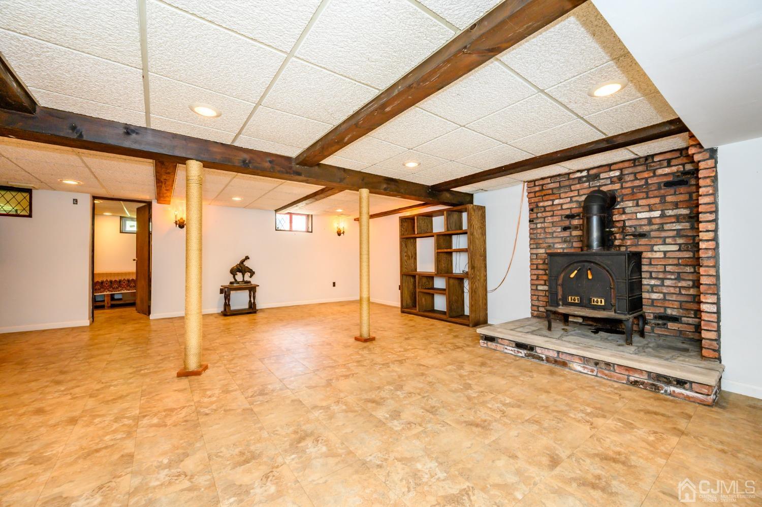 13 Windsor Road Morris Plains, NJ 07950 - Photo 23 of 56 Gallery Image 23