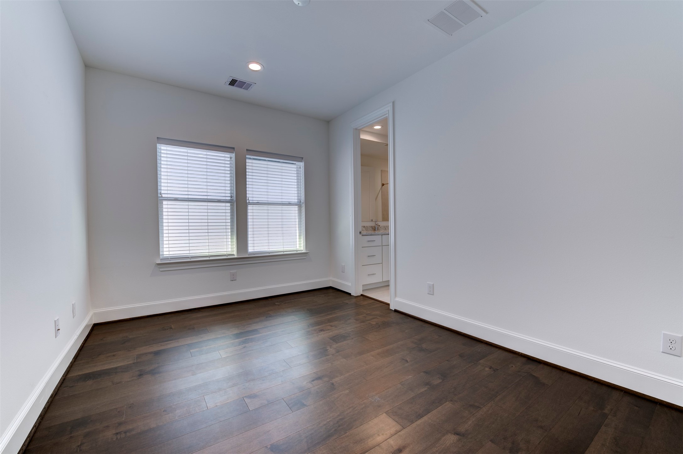 4947 Rusk Street Houston, TX 77023 - Photo 21 of 40 Second bedroom/office on second floor