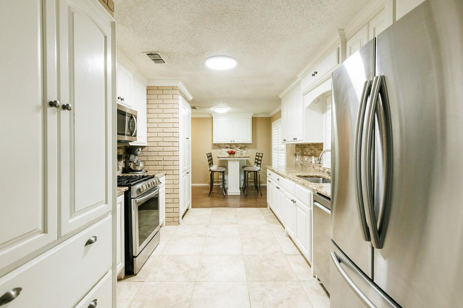 5720 78th Street Lubbock, TX 79424 - Photo 10 of 57 Kitchen