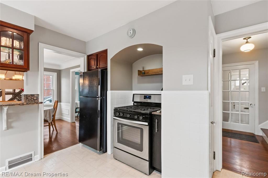 469 Moran Road Grosse Pointe, MI 48236 - Photo 11 of 28