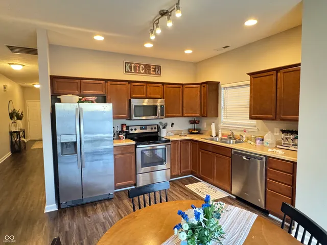 $1,800 | 914 Baden Manor Drive, Indianapolis, IN 46217