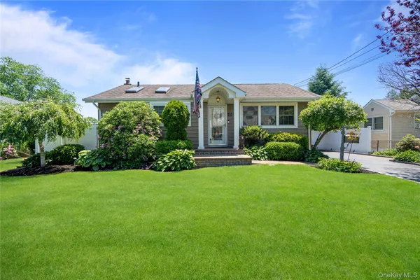 $689,000 | 86 Claremont Avenue, West Babylon, NY 11704