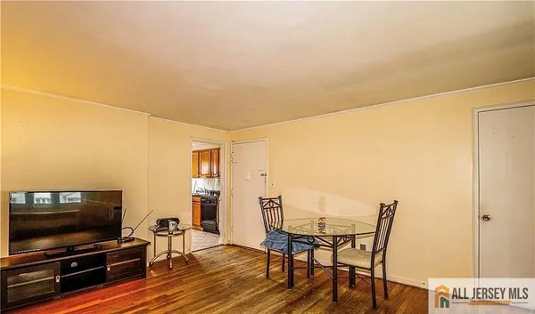 $2,000 | 28 B Garfield Park, Unit 2802, Edison, NJ 08837