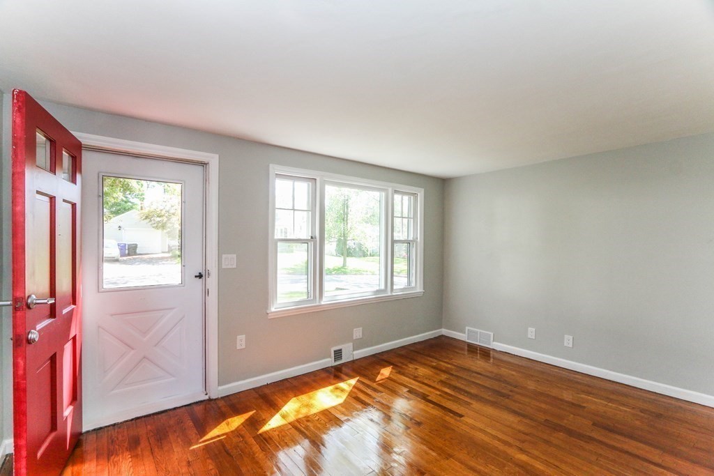 248 Shawmut Street Springfield, MA 01108 - Photo 3 of 30