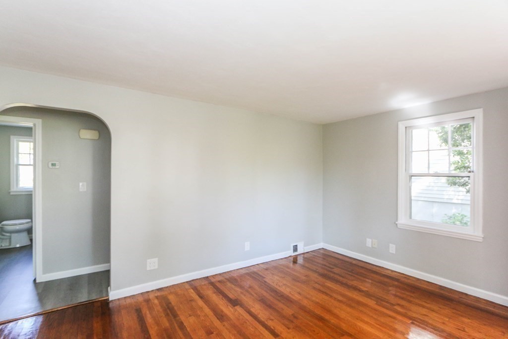 248 Shawmut Street Springfield, MA 01108 - Photo 4 of 30