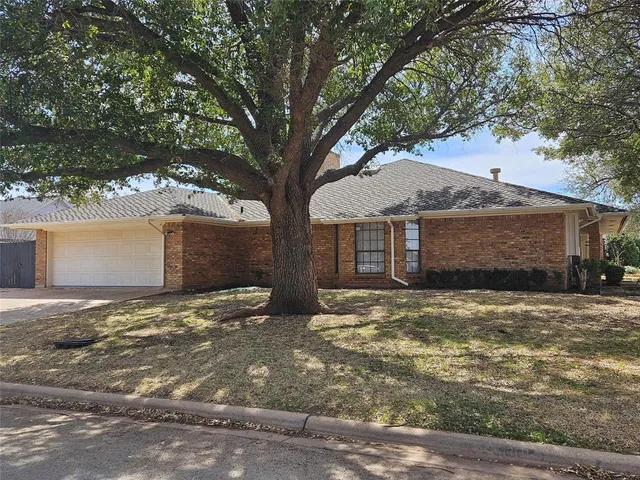 a view of a house with a yard and garage