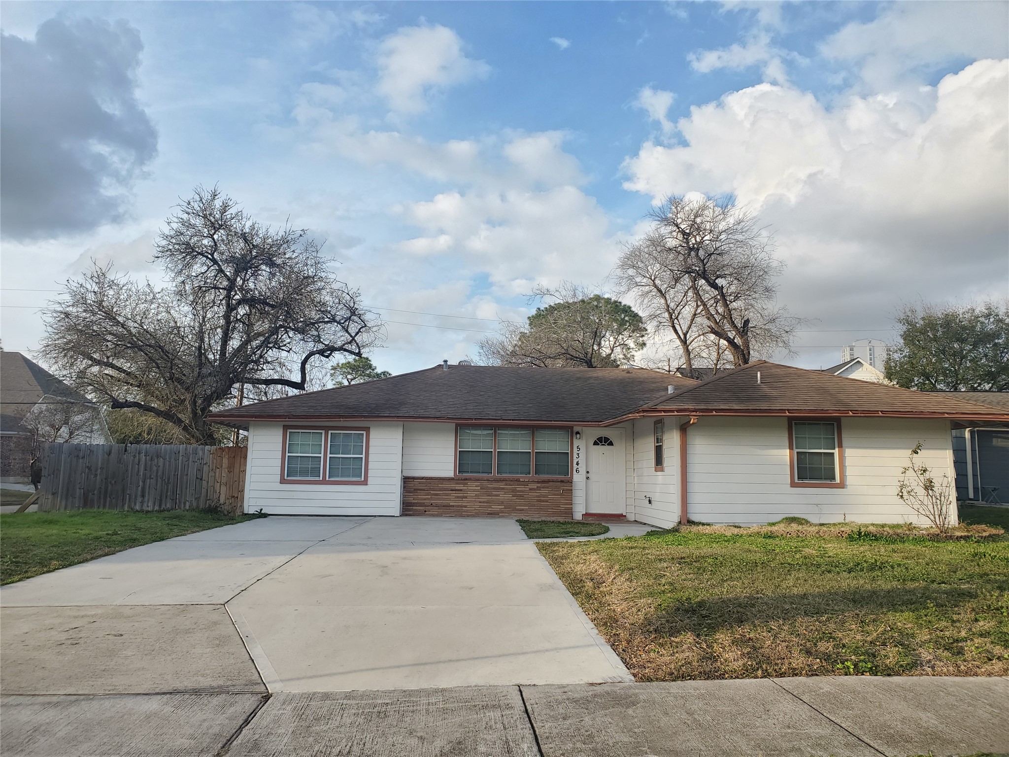 5346 Windswept Lane Houston, TX 77056 - Photo 20 of 20 a front view of a house with a garden