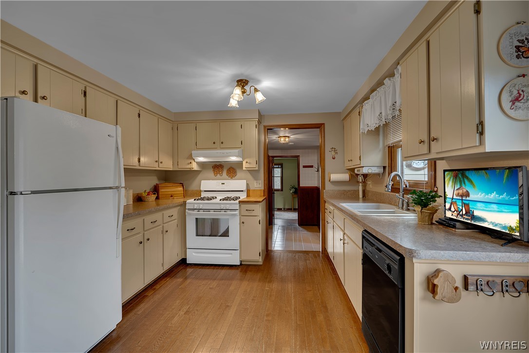 100 3 Rod Road Alden, NY 14004 - Photo 15 of 40 Kitchen