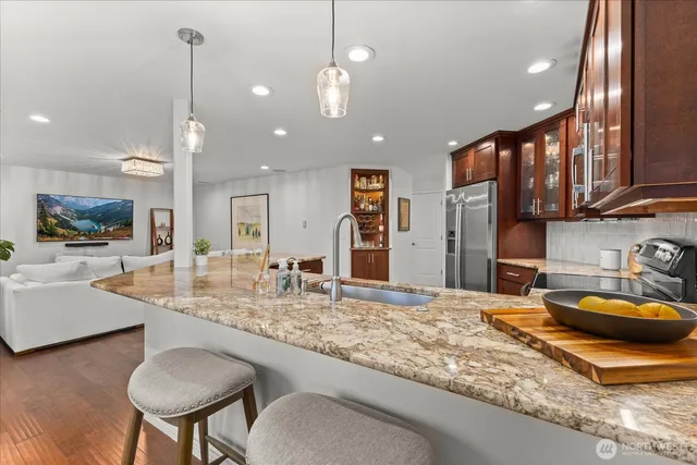 $3,150 | 11120 Northeast 68th Street, Unit B105, Kirkland, WA 98033