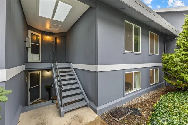 $3,150 | 11120 Northeast 68th Street, Unit B105, Kirkland, WA 98033
