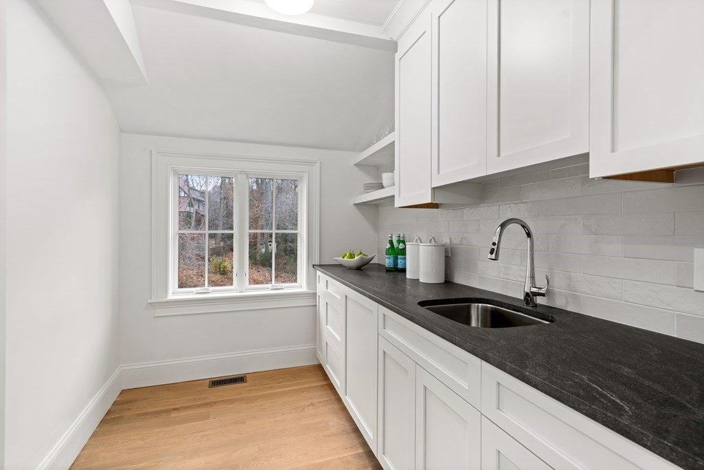 137 Intervale Road Newton, MA 02467 - Photo 9 of 41