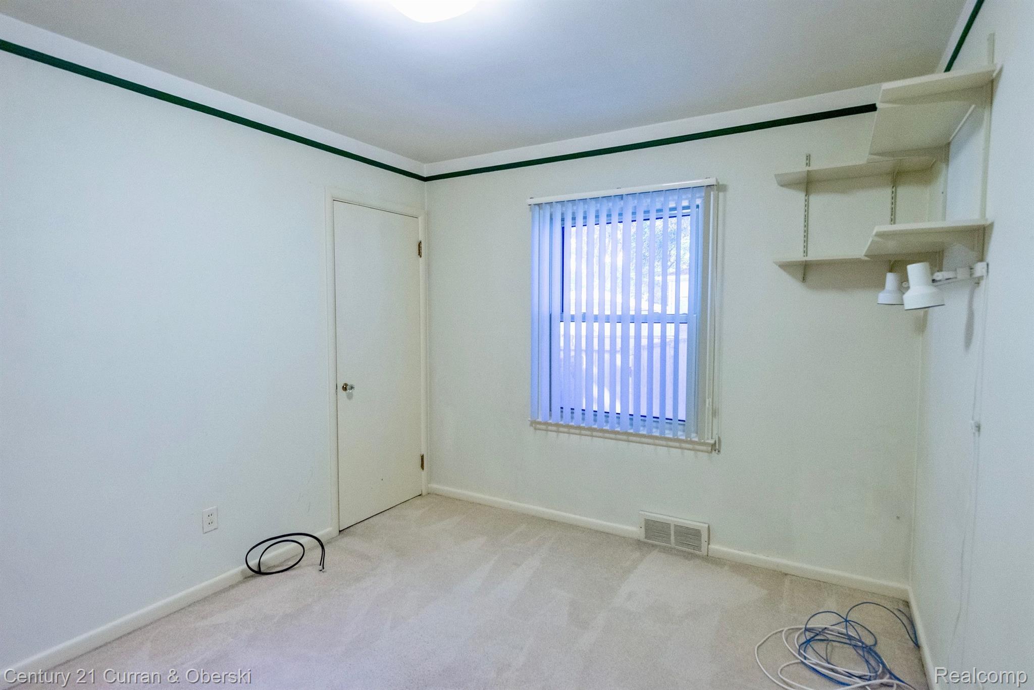 3621 Rockingham Road Royal Oak, MI 48073 - Photo 9 of 21 First bedroom