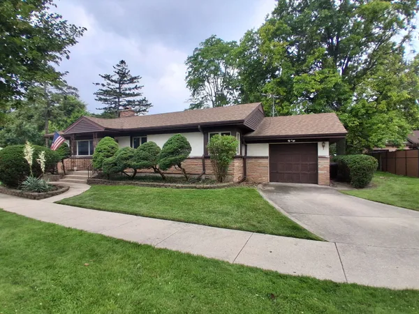 $529,000 | 1400 Park Ridge Boulevard, Park Ridge, IL 60068