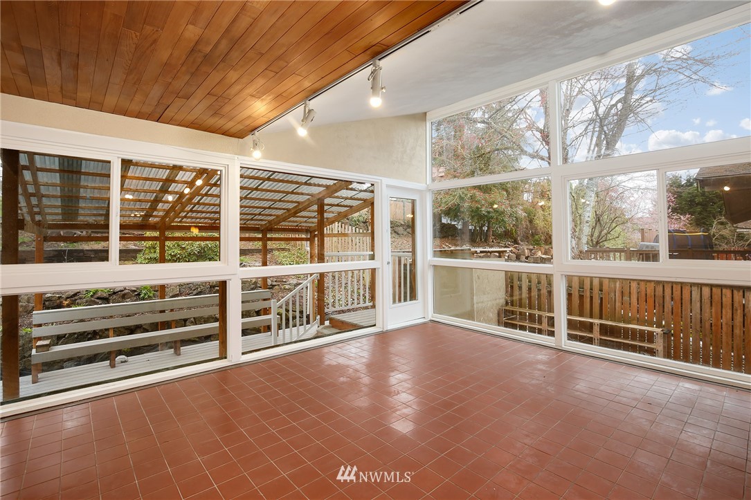 1422 Dayton Court Northeast Renton, WA 98056 - Photo 11 of 25