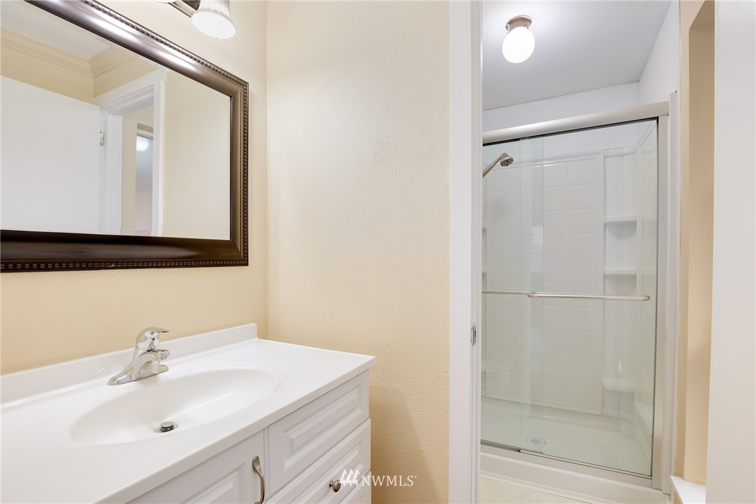 1422 Dayton Court Northeast Renton, WA 98056 - Photo 14 of 25