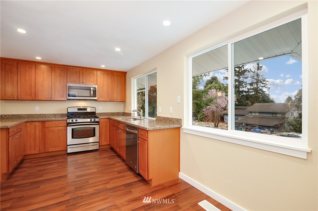 1422 Dayton Court Northeast Renton, WA 98056 - Photo 6 of 25