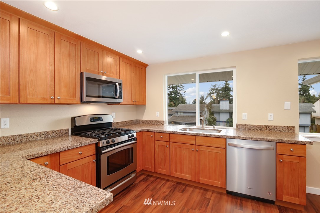 1422 Dayton Court Northeast Renton, WA 98056 - Photo 7 of 25