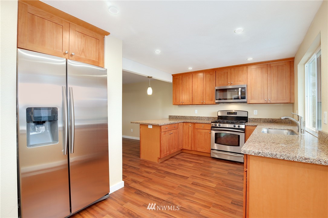 1422 Dayton Court Northeast Renton, WA 98056 - Photo 8 of 25