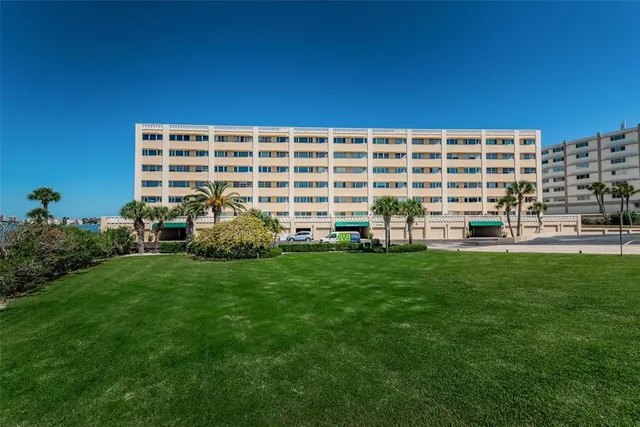 $2,500 | 100 Bluff View Drive, Unit 306C, Belleair Bluffs, FL 33770