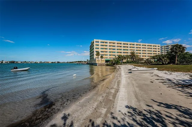 $2,500 | 100 Bluff View Drive, Unit 306C, Belleair Bluffs, FL 33770