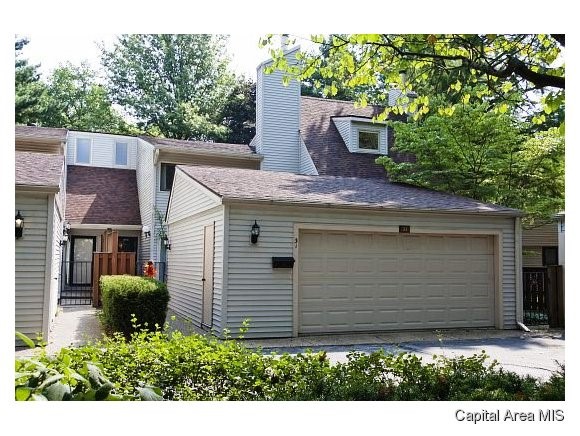 31 Country Place Springfield, IL 62703 - Photo 1 of 24