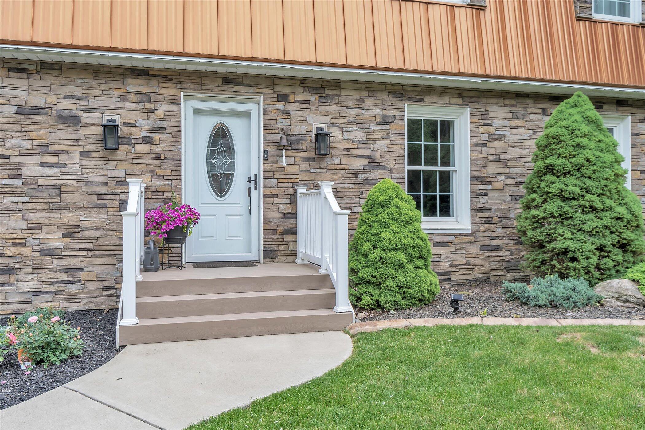 5235 Timbercrest Trail Jackson, MI 49201 - Photo 3 of 40 06-5235-Timbercrest-Trail-WindowStill-Re
