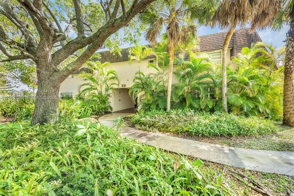 $1,800 | 9107 Southwest 137th Terrace, Unit 14, Miami, FL 33186