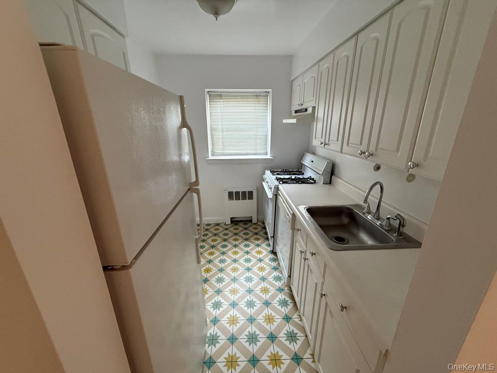 221 Middle Neck Road, Unit C1 Great Neck, NY 11021 - Photo 11 of 18
