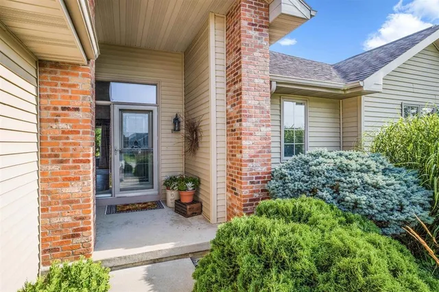 $449,900 | 680 West Main Street, Evansville, WI 53536