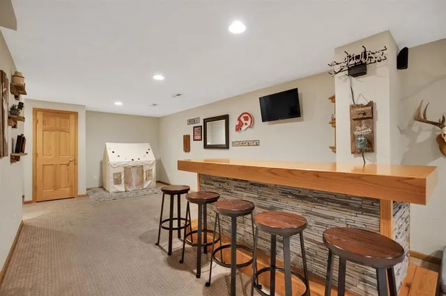 $449,900 | 680 West Main Street, Evansville, WI 53536