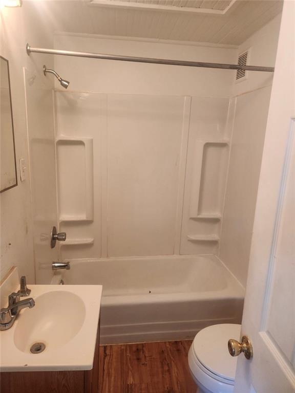 1726 Ridge Avenue Coraopolis, PA 15108 - Photo 13 of 41 a bathroom with a sink a toilet and a bathtub