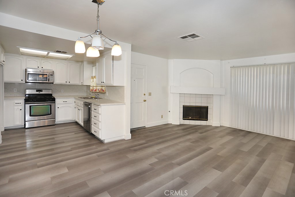 8032 Rose Street, Unit 13 Paramount, CA 90723 - Photo 6 of 31