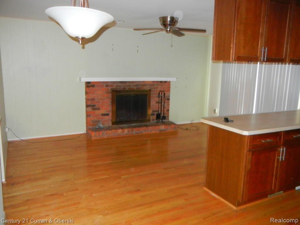 29145 Rambling Road Southfield, MI 48076 - Photo 6 of 19 Family room with natural fireplace