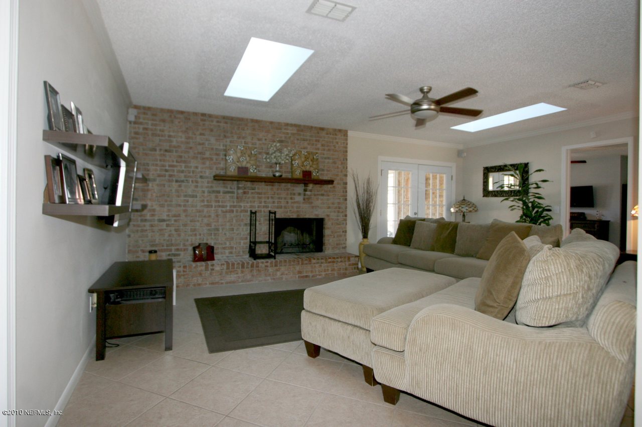 9122 Latimer Road West Jacksonville, FL 32257 - Photo 5 of 18 Family Room