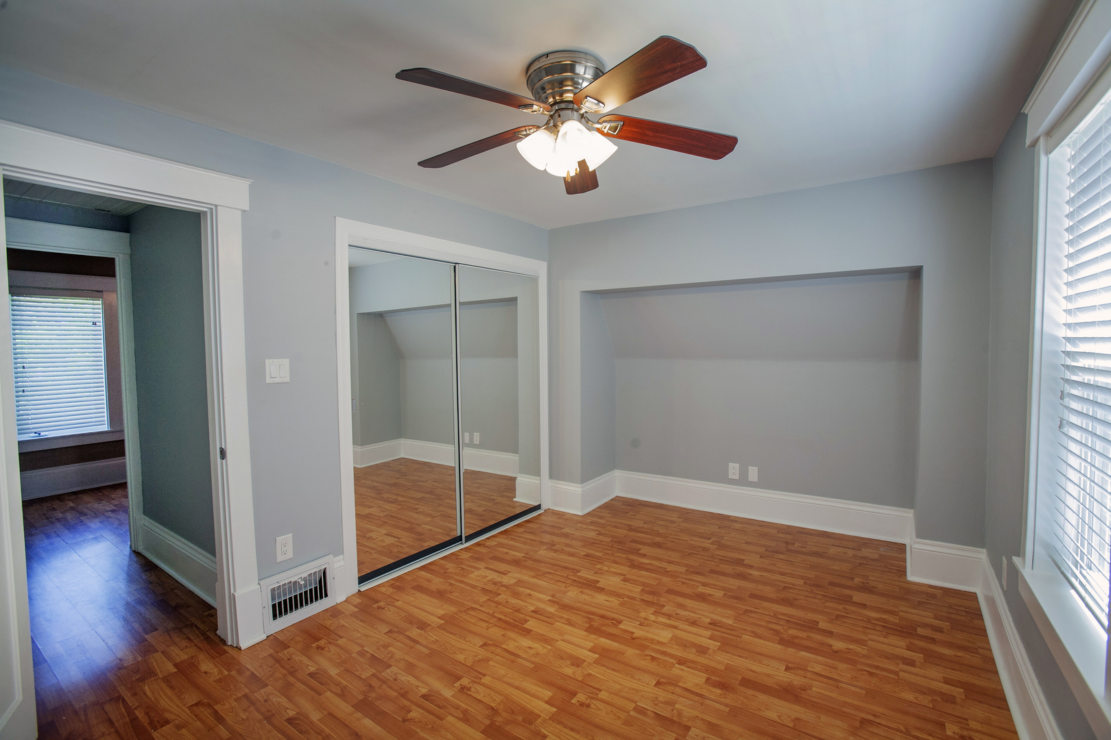 939 St John Street Elgin, IL 60120 - Photo 12 of 21