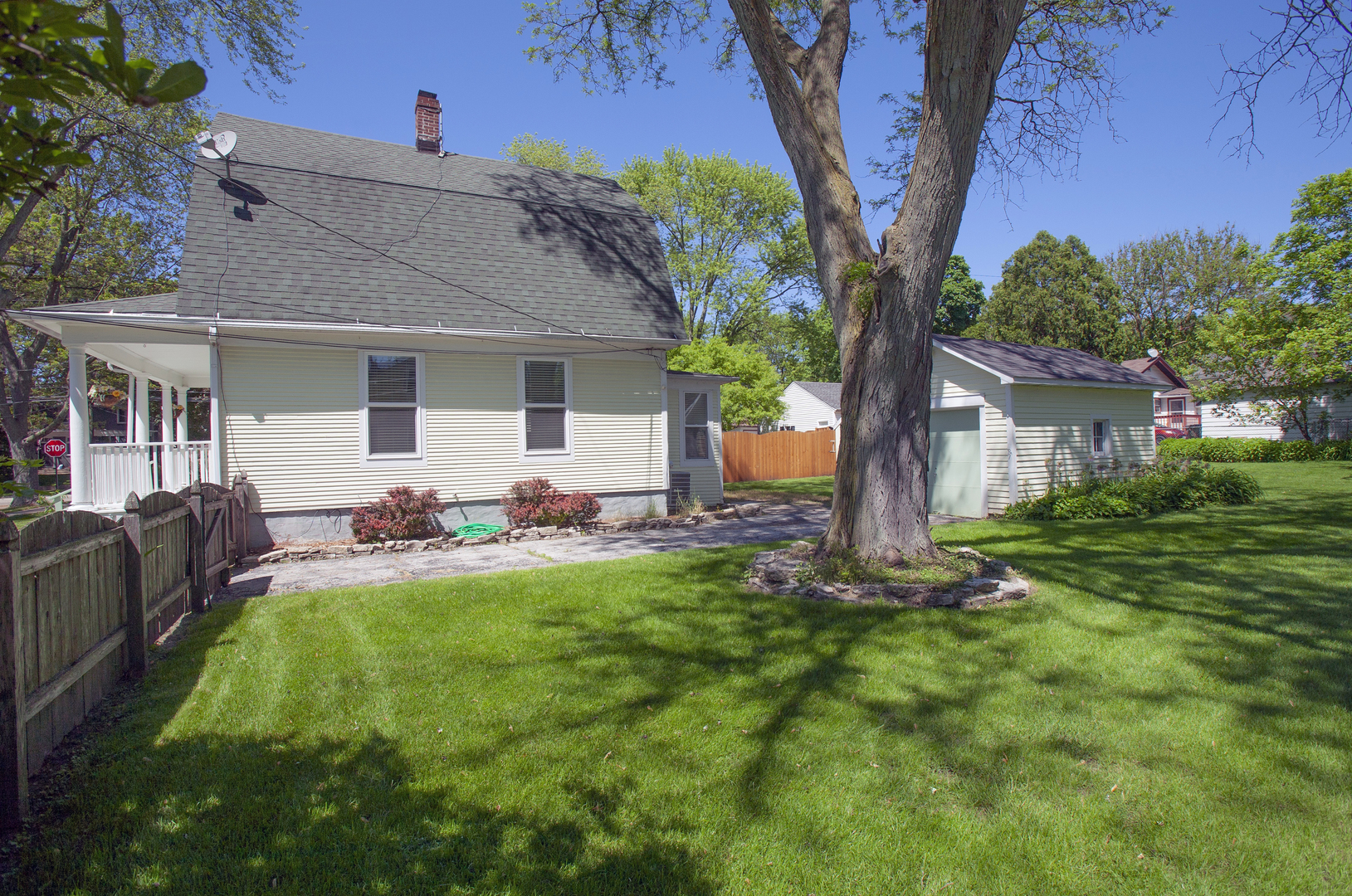 939 St John Street Elgin, IL 60120 - Photo 17 of 21