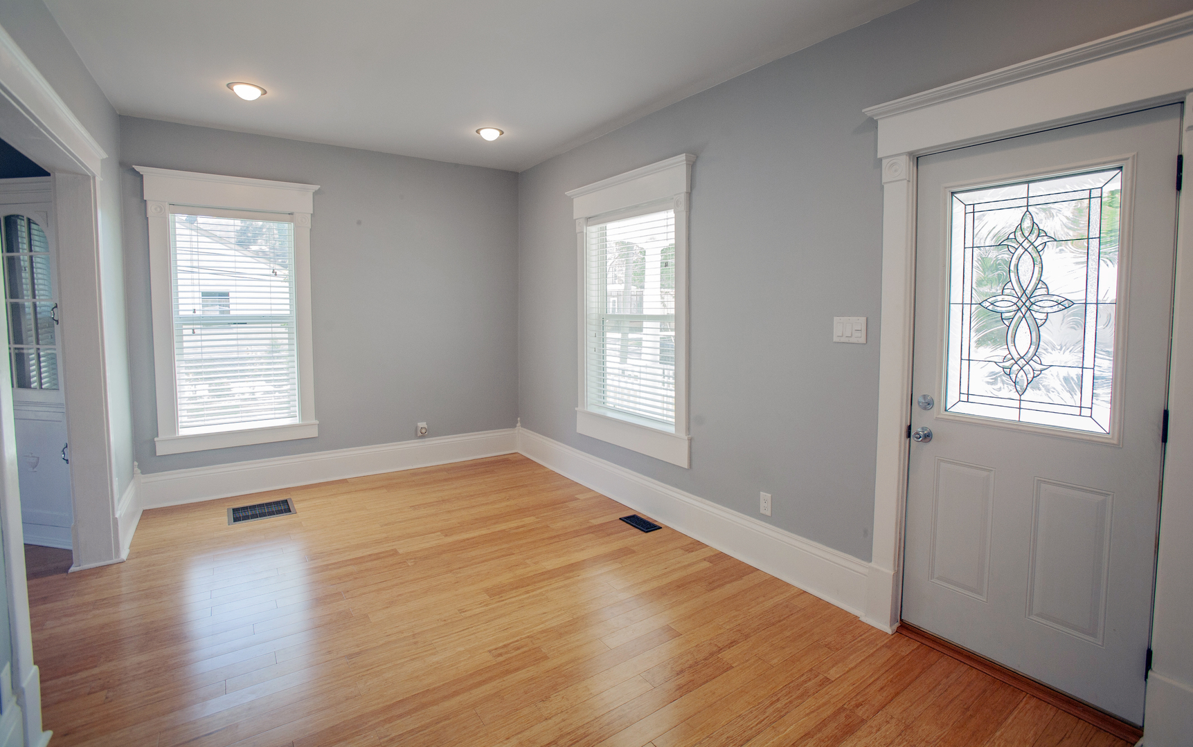 939 St John Street Elgin, IL 60120 - Photo 4 of 21