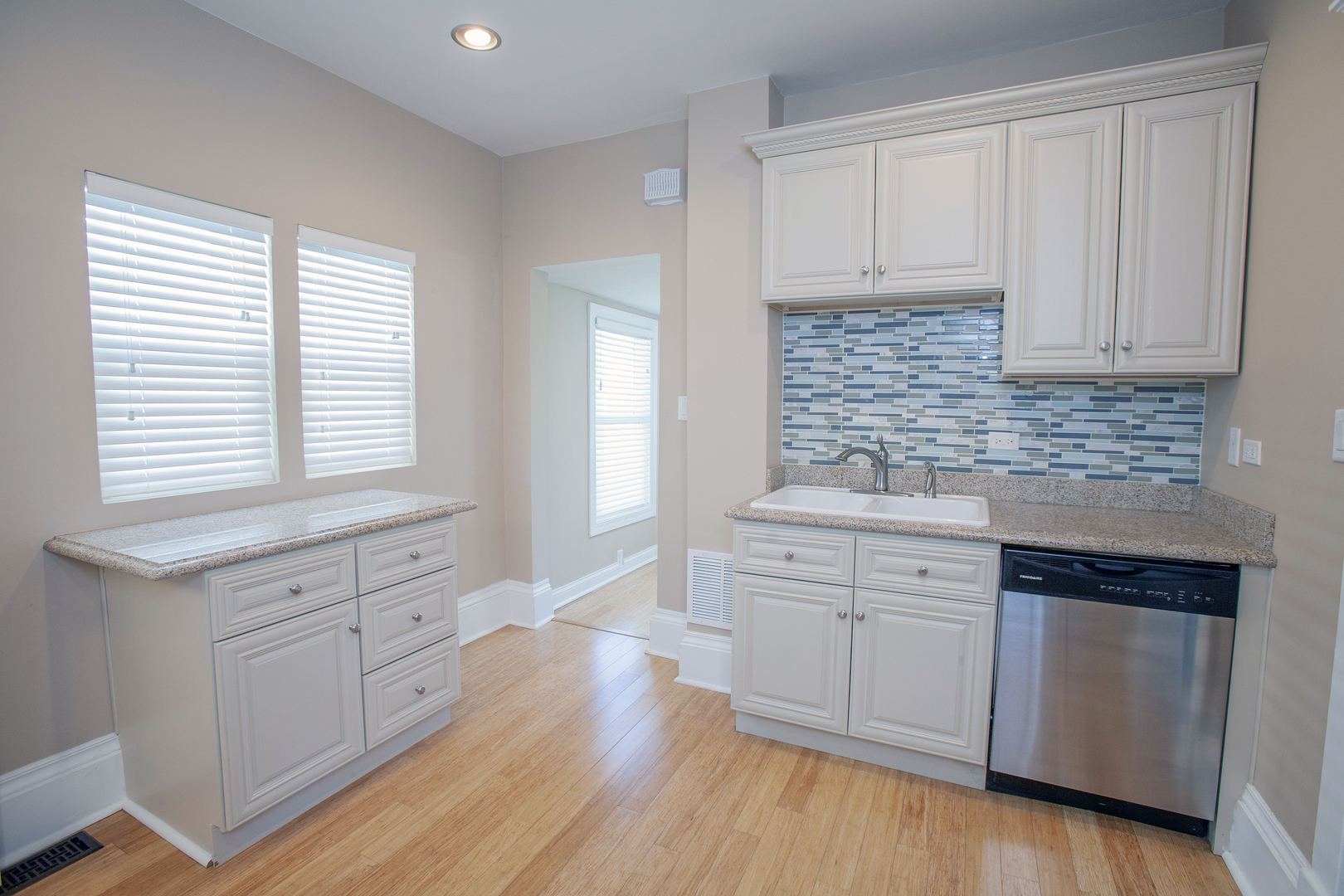 939 St John Street Elgin, IL 60120 - Photo 6 of 21