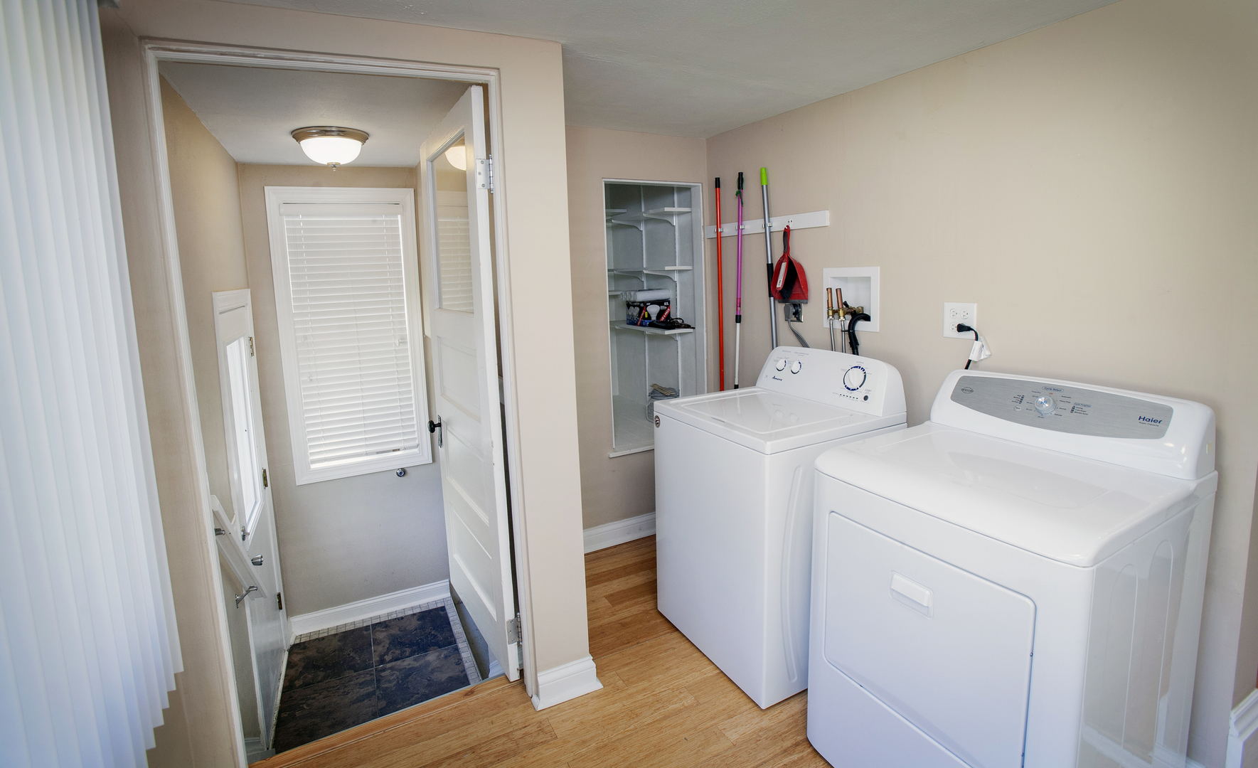 939 St John Street Elgin, IL 60120 - Photo 8 of 21