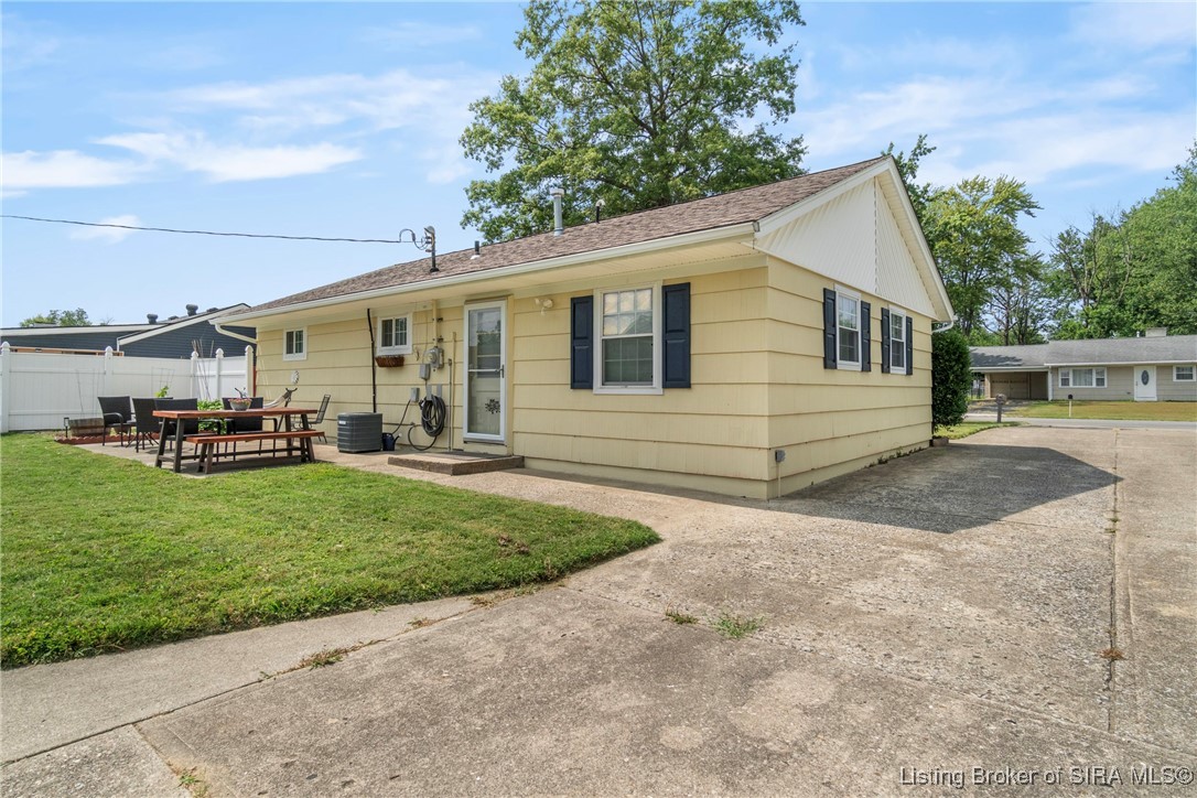 2916 Meadowlark Road Jeffersonville, IN 47130 - Photo 27 of 31 Gallery Image 27