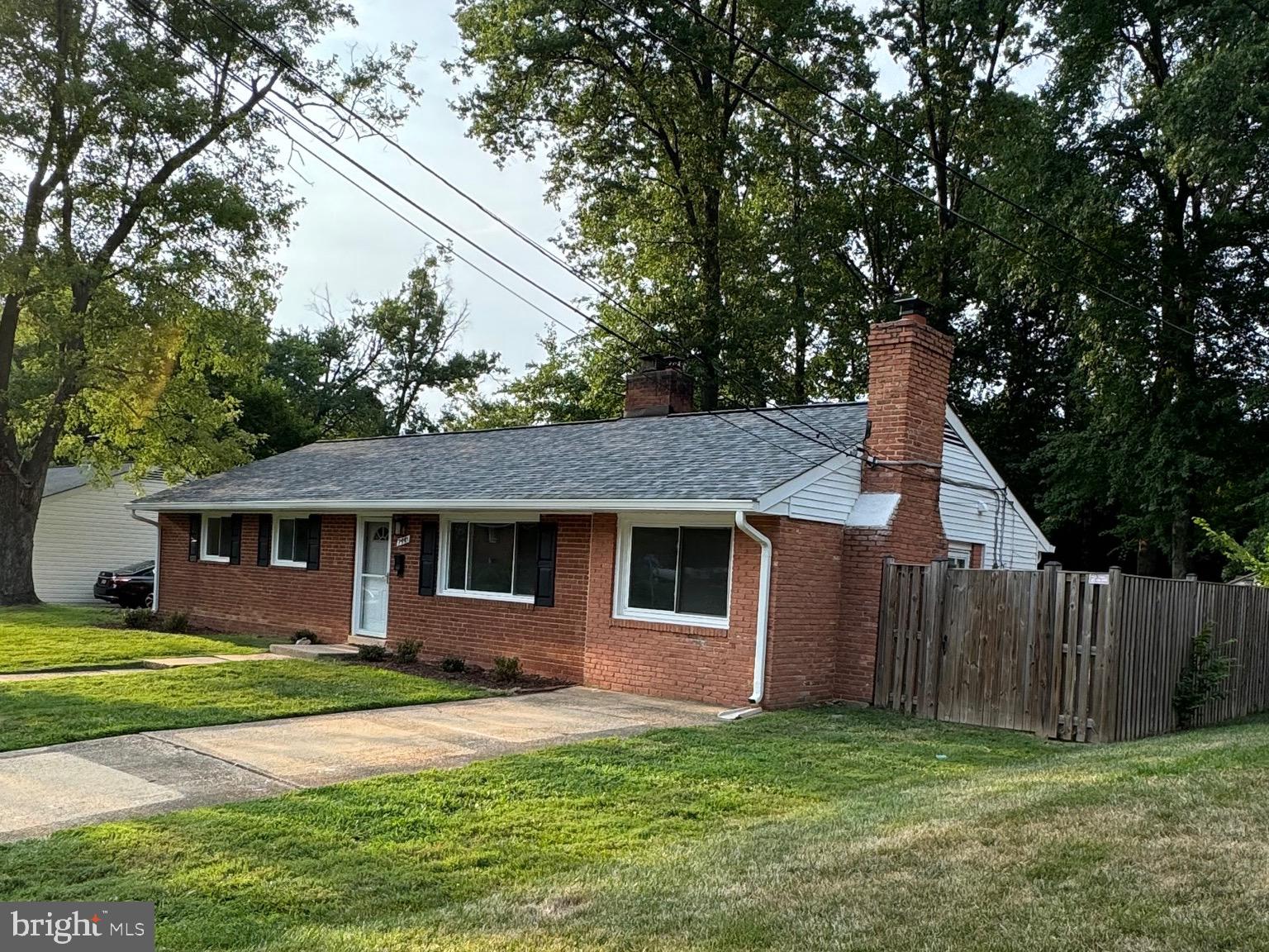 7441 Long Pine Drive Springfield, VA 22151 - Photo 3 of 24