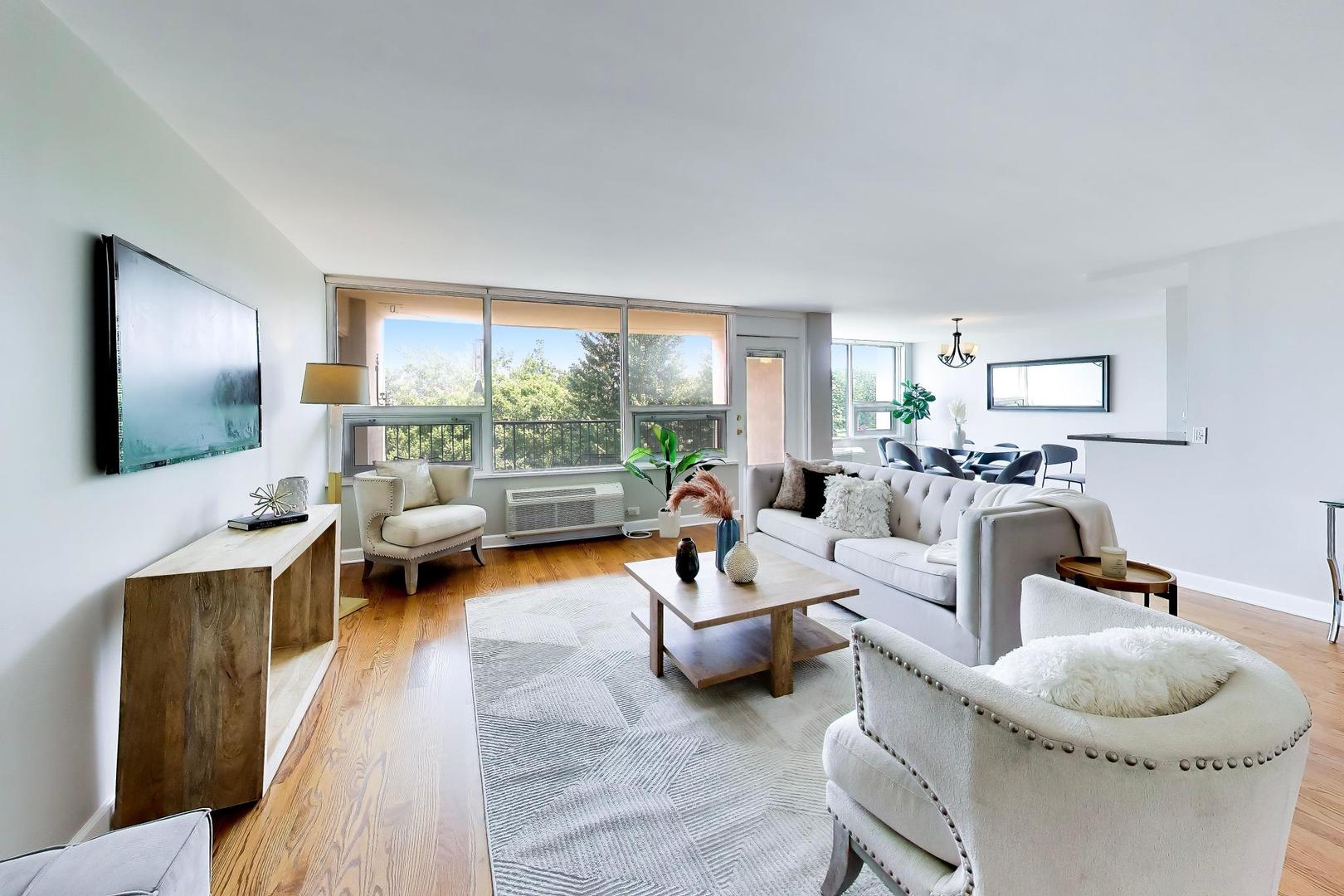 5733 North Sheridan Road, Unit 4C Chicago, IL 60660 - Photo 8 of 42 Gallery Image 8