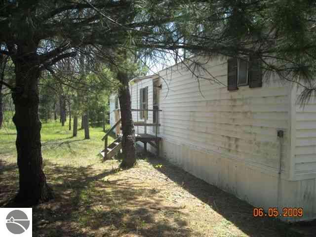 17419 Lindroos Road Kaleva, MI 49645 - Photo 4 of 8 1705001-3.JPG