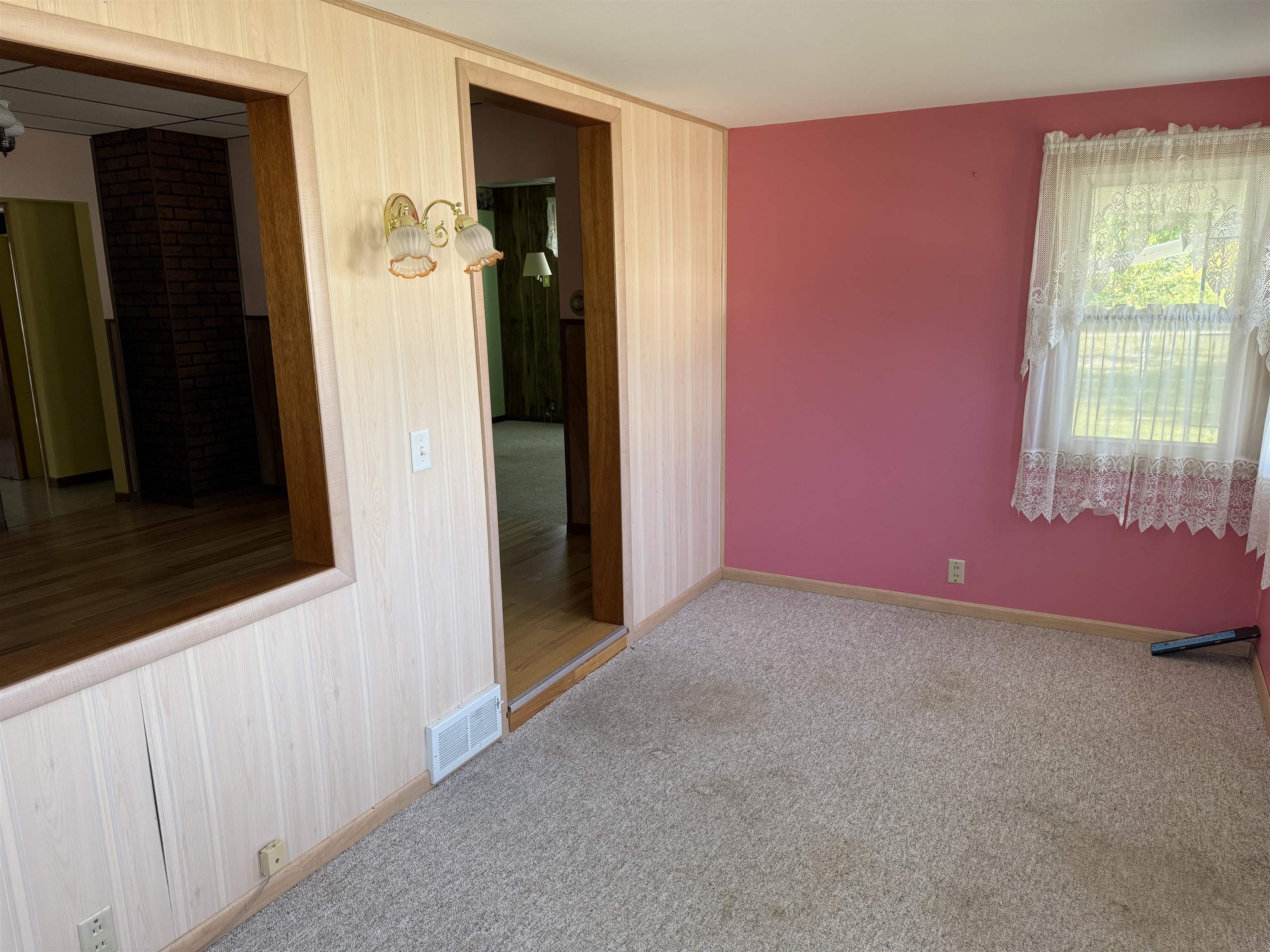 3018 West Beaver Road Freeport, IL 61032 - Photo 12 of 26 an empty room with windows