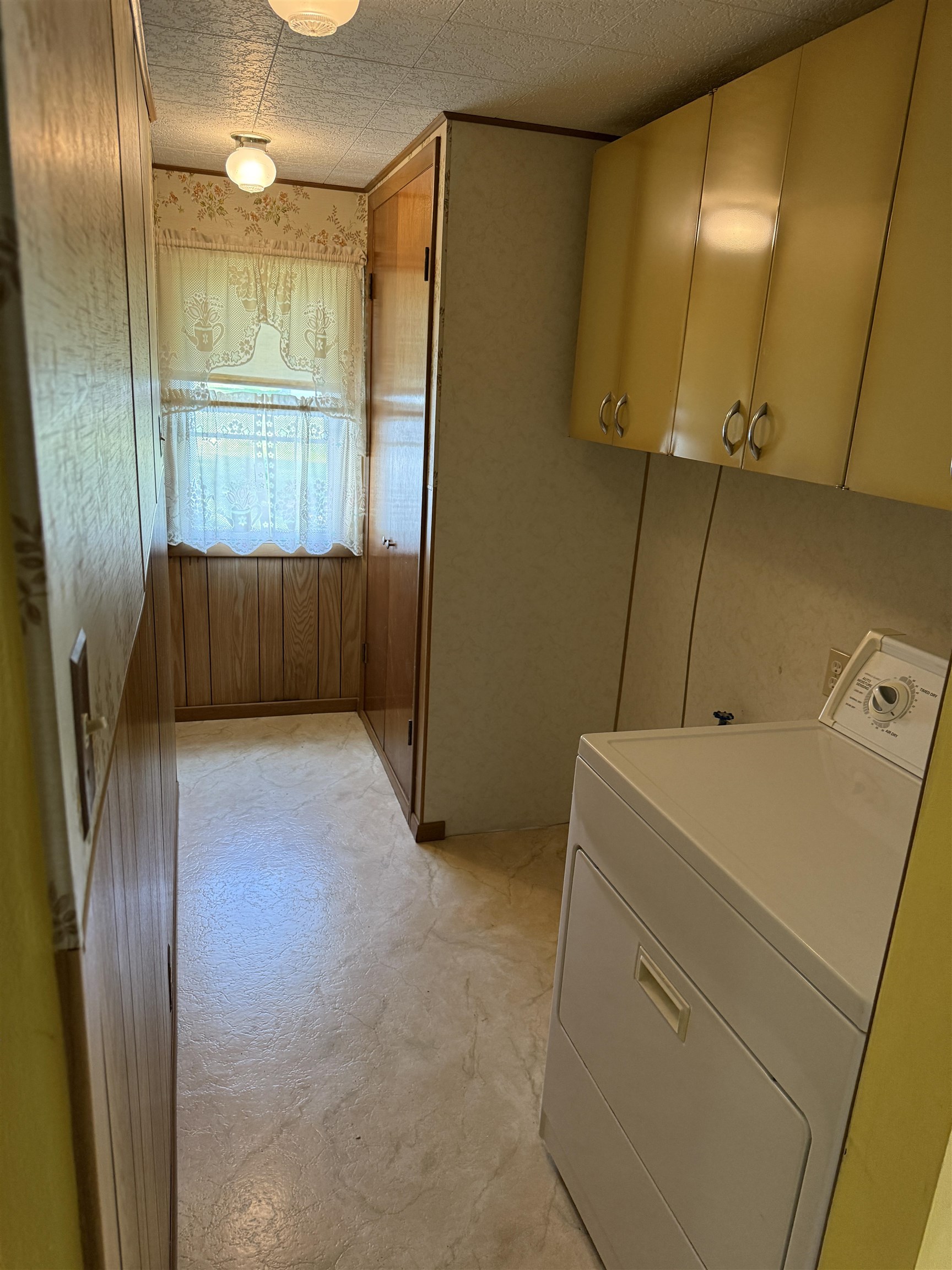 3018 West Beaver Road Freeport, IL 61032 - Photo 13 of 26 a room with storage and utility