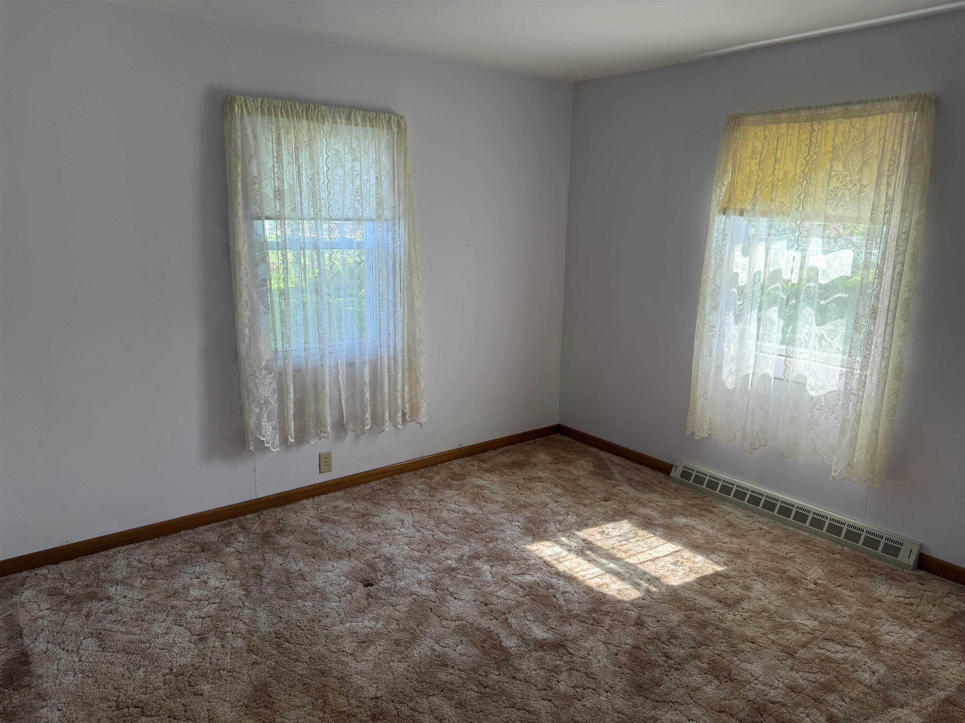 3018 West Beaver Road Freeport, IL 61032 - Photo 14 of 26 an empty room with a window