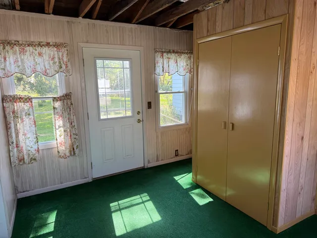 a view of empty room with window