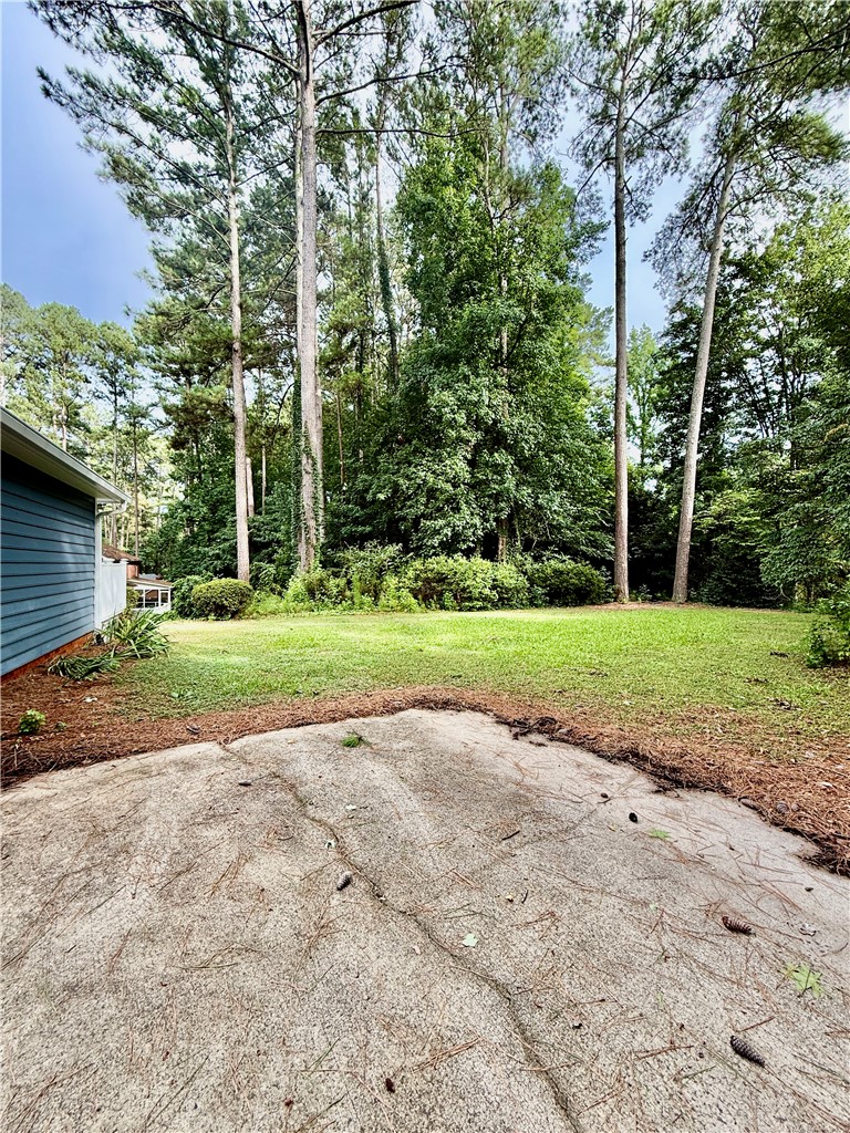 235 Stonehaven Way Seneca, SC 29672 - Photo 10 of 35 A spacious backyard with mature trees provides a natural and private setting.