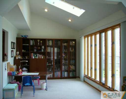 17 St Georges Road East Brunswick, NJ 08816 - Photo 5 of 8 Gallery Image 5
